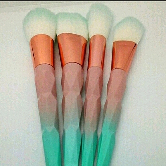 New 4 PC. Set Unicorn Full Size Make-up Brushes - Picture 3 of 6